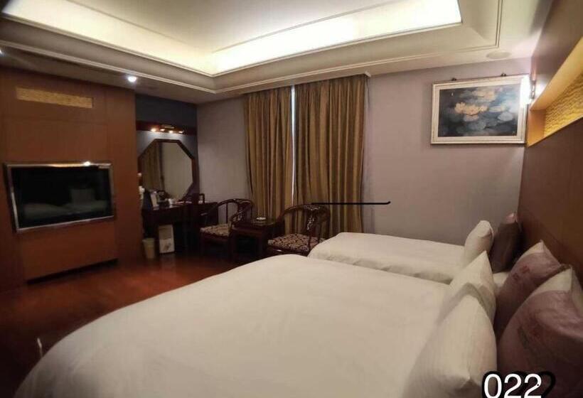 اتاق خانوادگی, Wunsin Motel