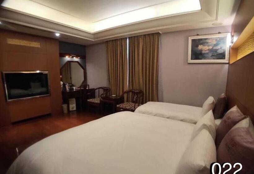 اتاق خانوادگی, Wunsin Motel