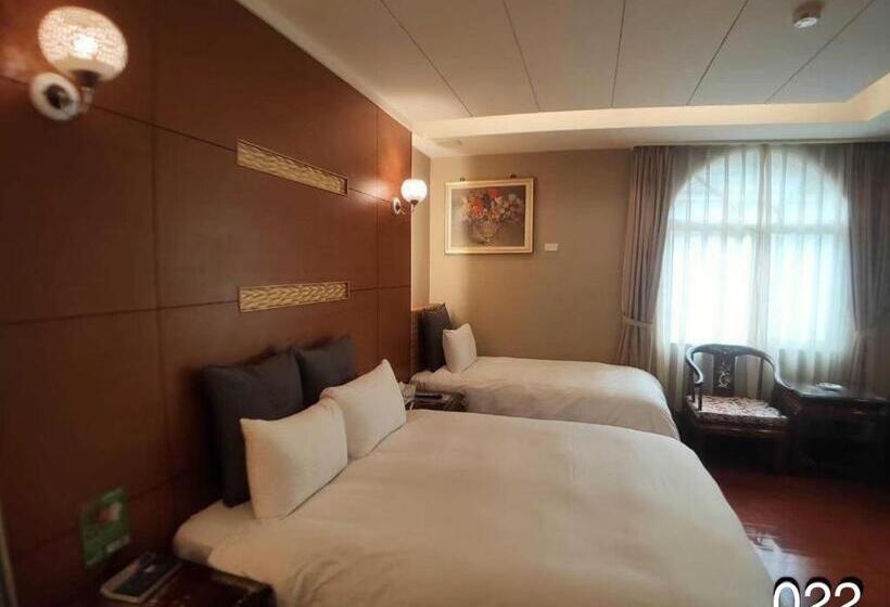 اتاق خانوادگی, Wunsin Motel