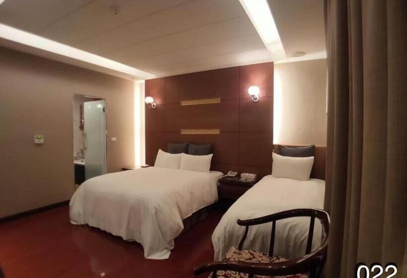 اتاق خانوادگی, Wunsin Motel