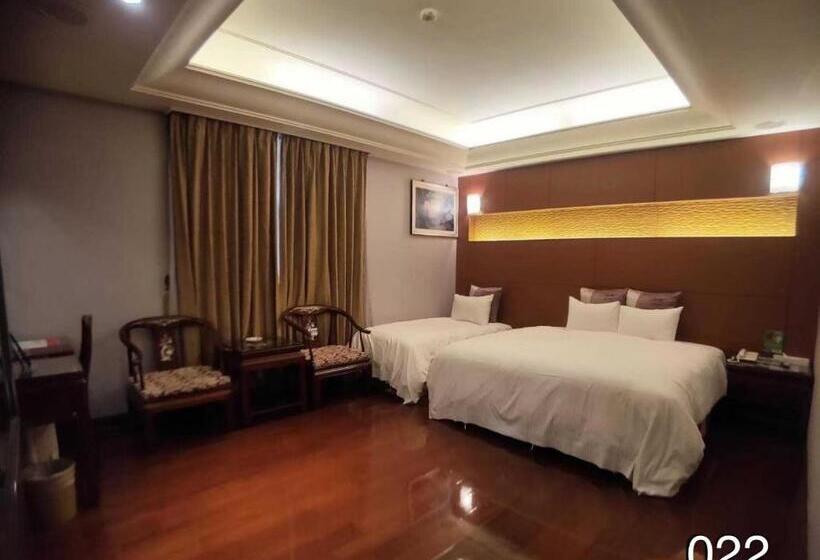 اتاق خانوادگی, Wunsin Motel