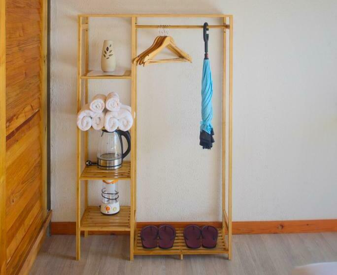 بانگلوی لوکس, Escalade Experience