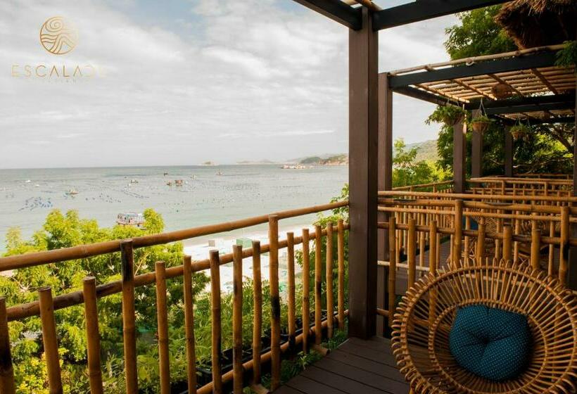 بانگلوی لوکس, Escalade Experience