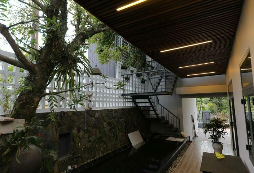 سوییت خانوادگی, Hill Bungalow