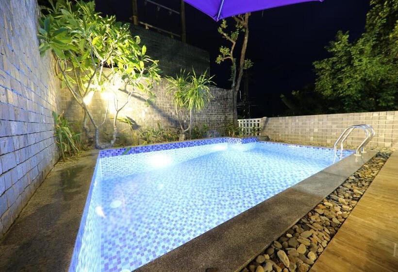 اتاق لوکس با بالکن, Hill Bungalow