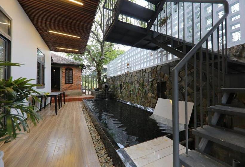 اتاق لوکس با بالکن, Hill Bungalow