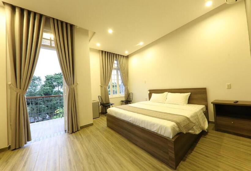 اتاق لوکس با بالکن, Hill Bungalow