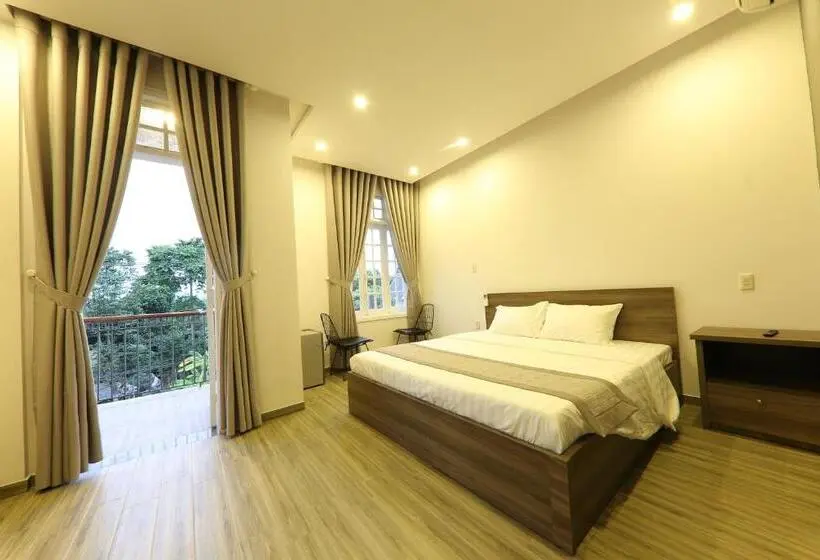 اتاق لوکس با بالکن, Hill Bungalow