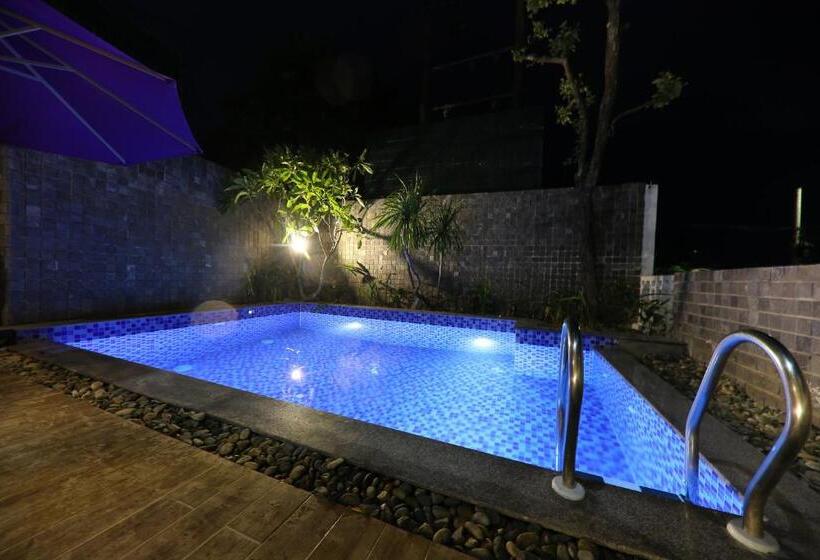 اتاق لوکس با بالکن, Hill Bungalow