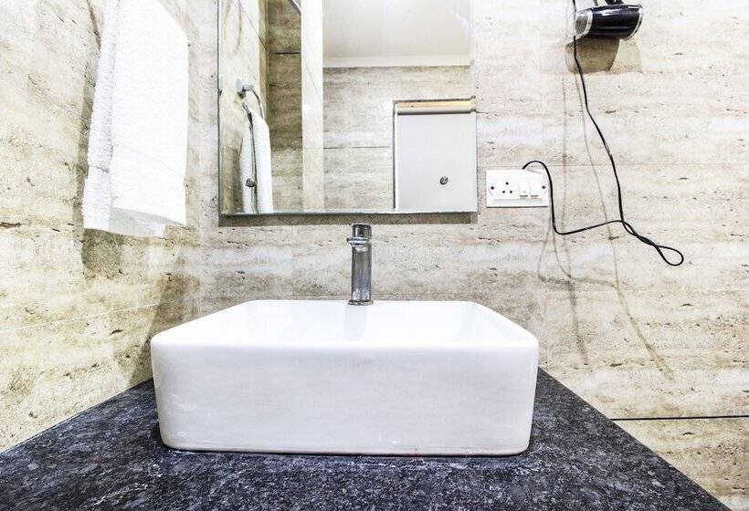 اتاق لوکس, Fabhotel Snehitha Inn