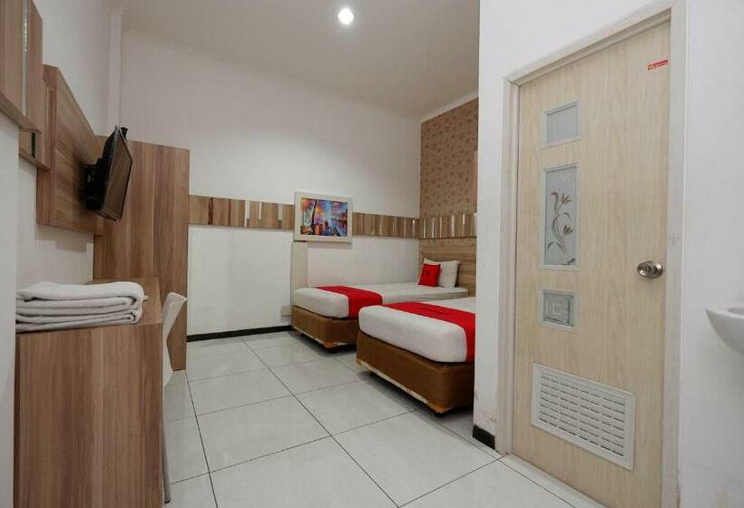 スタンダードルーム, Reddoorz Near Plaza Simpang Lima