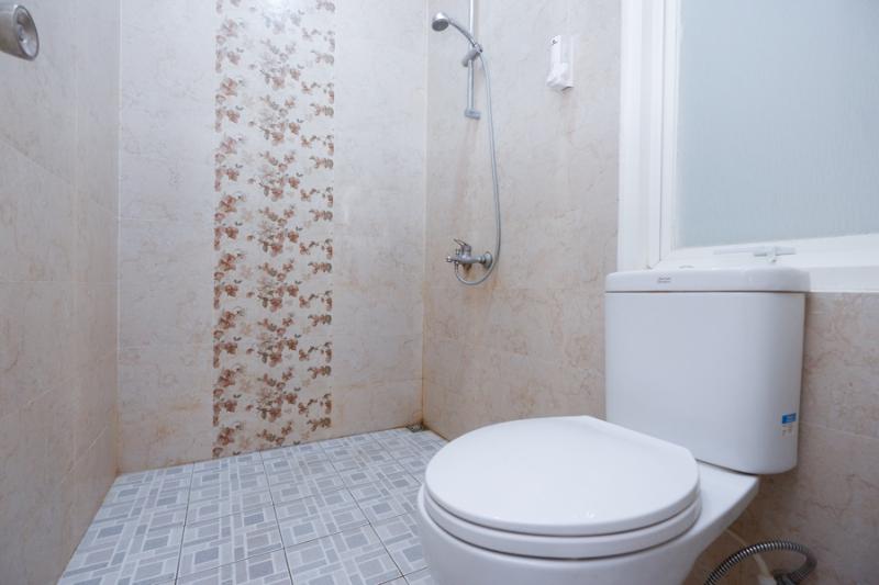 Семейный Номер, Reddoorz Near Plaza Simpang Lima