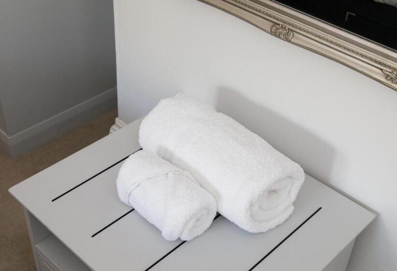 Номер Стандарт, 4 Canon Lane