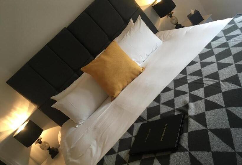 Номер Стандарт, 4 Canon Lane