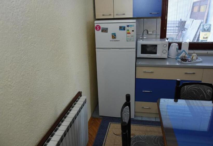 آپارتمان 1 خوابه همکف, Apartment Elmari