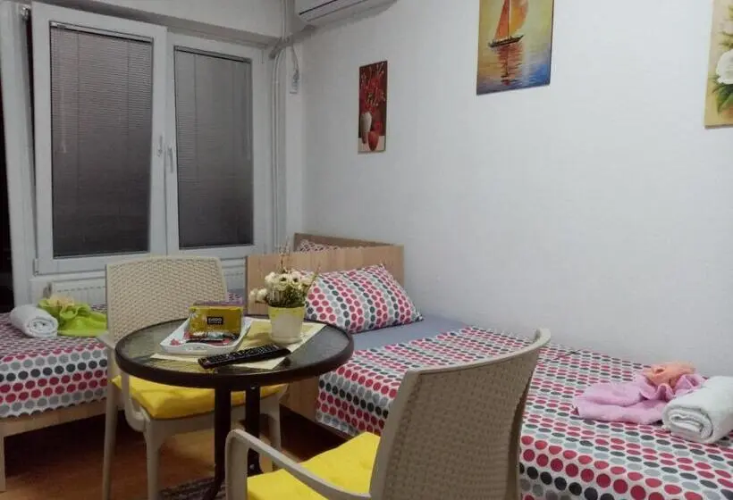 استودیو استاندارد با چشمانداز باغ, Apartment Elmari