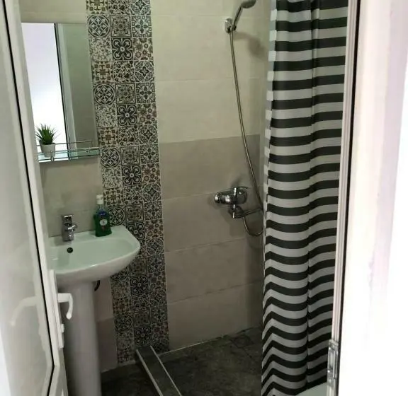 اتاق استاندارد, Guest House Hello