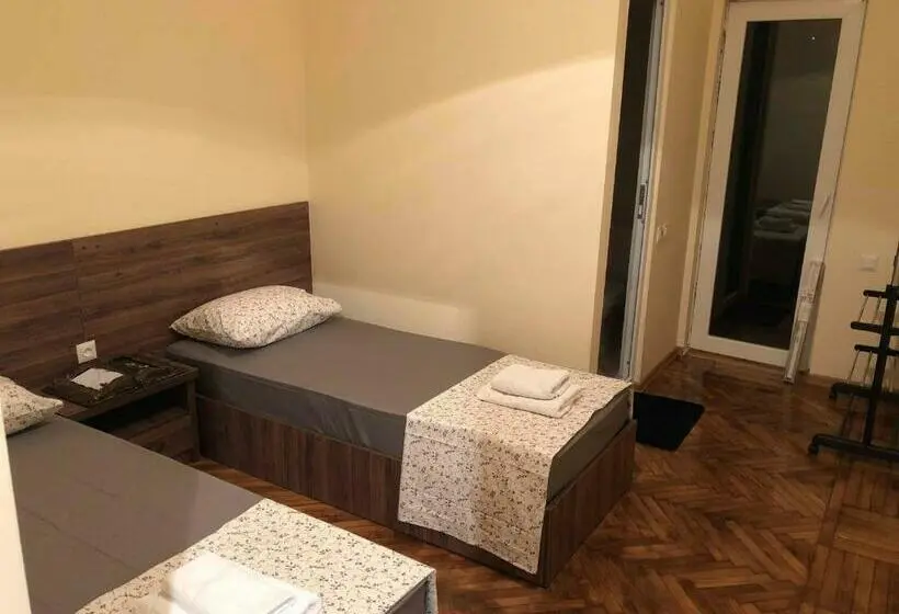 اتاق استاندارد, Guest House Hello