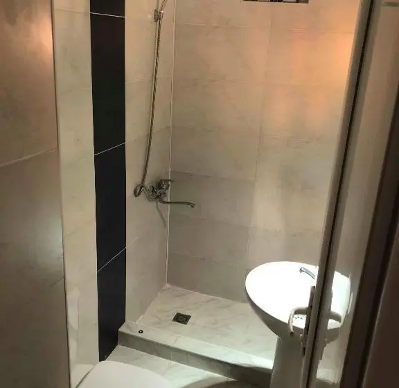 اتاق استاندارد سه نفره, Guest House Hello