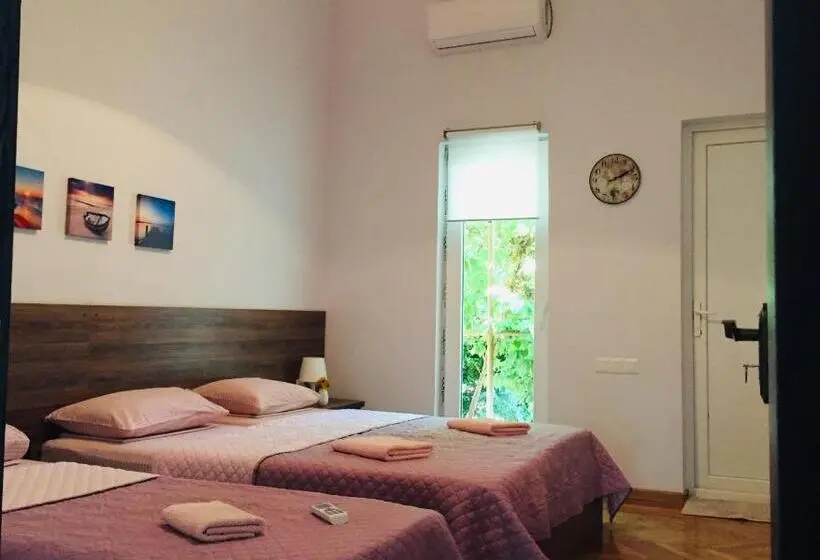 اتاق استاندارد سه نفره, Guest House Hello