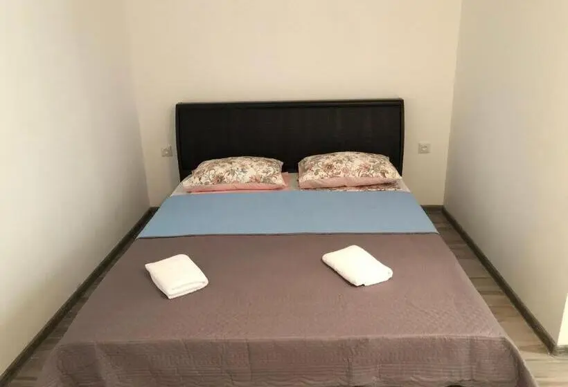 اتاق استاندارد با چشم‌انداز باغ, Guest House Hello