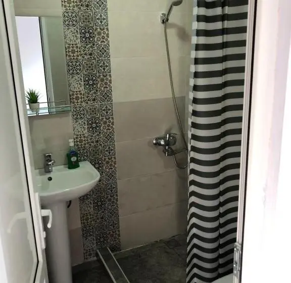 اتاق استاندارد با چشم‌انداز باغ, Guest House Hello