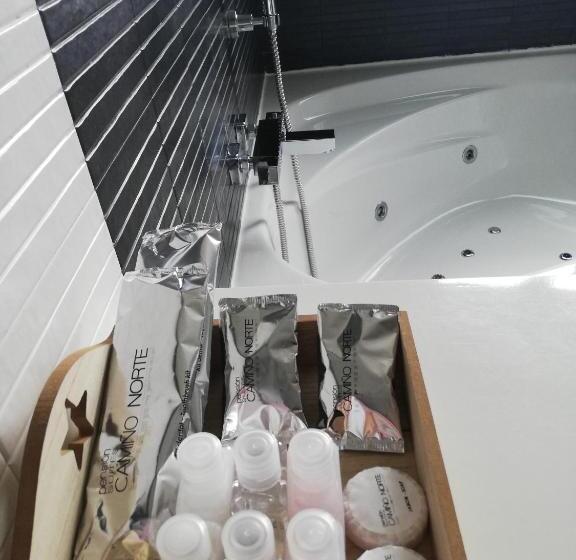 סוויטה עם ג'קוזי, Pension Suite Camino Norte