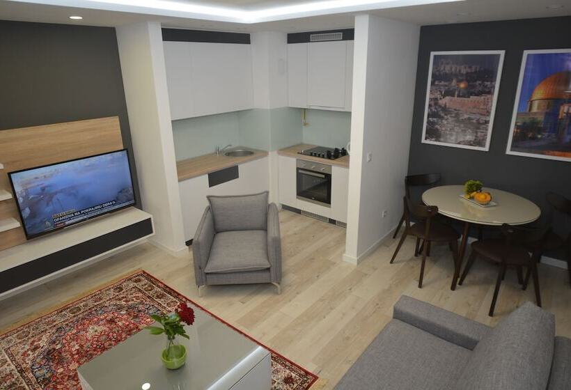 דירת חדר, Apart Hotel Family