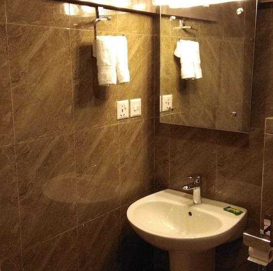 اتاق لوکس, Heranya Yala