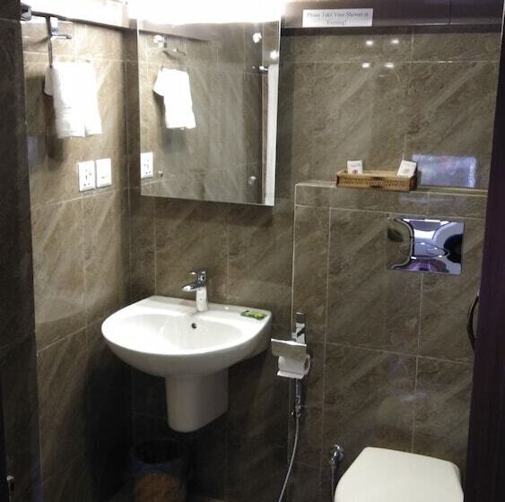 اتاق لوکس, Heranya Yala