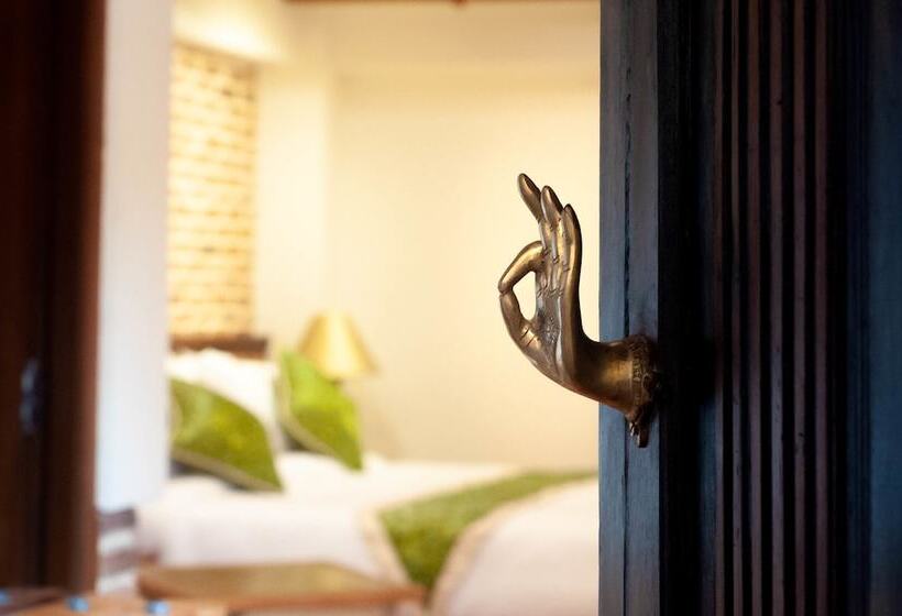 اتاق لوکس, Heranya Yala