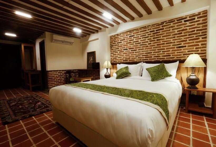 اتاق لوکس, Heranya Yala