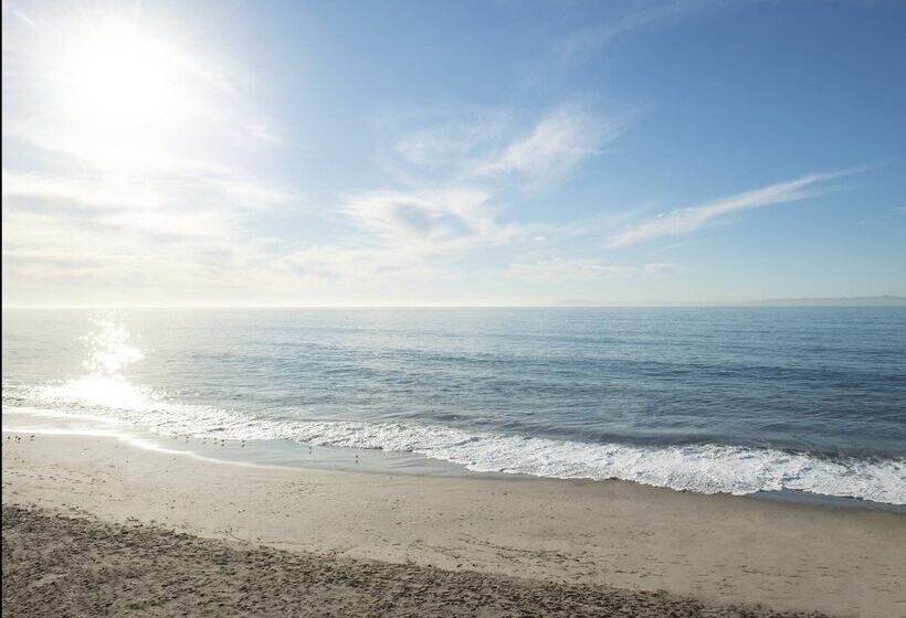 스탠다드 스튜디오 더블 침대, Rosewood Miramar Beach