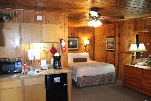 スタンダードスタジオ, Copper King Lodge