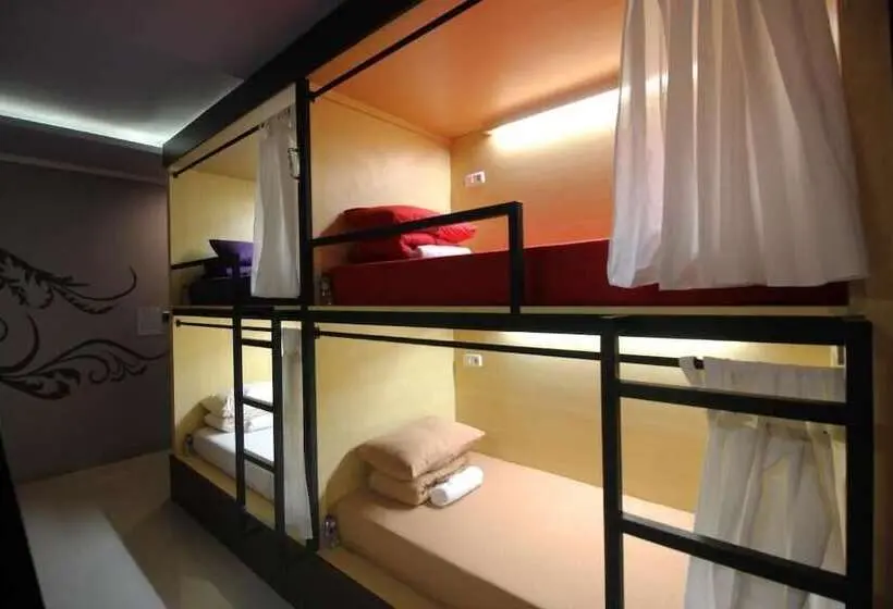 ルームシェアのワンベッド, Dong Paloh Hostel