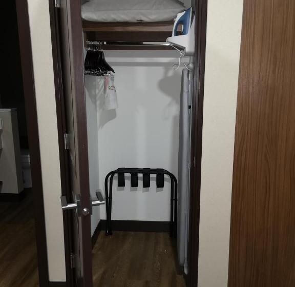 Люкс Deluxe Кровать Кинг, Best Western Plus Hinton Inn & Suites
