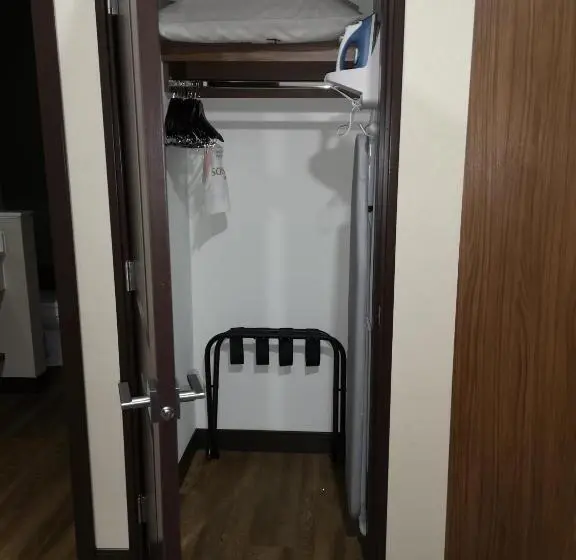 キングサイズベッドのスタンダードルーム, Best Western Plus Hinton Inn & Suites