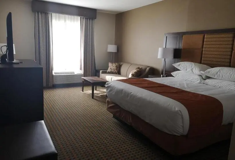 身障者適用キングサイズベッドルーム, Best Western Plus Hinton Inn & Suites