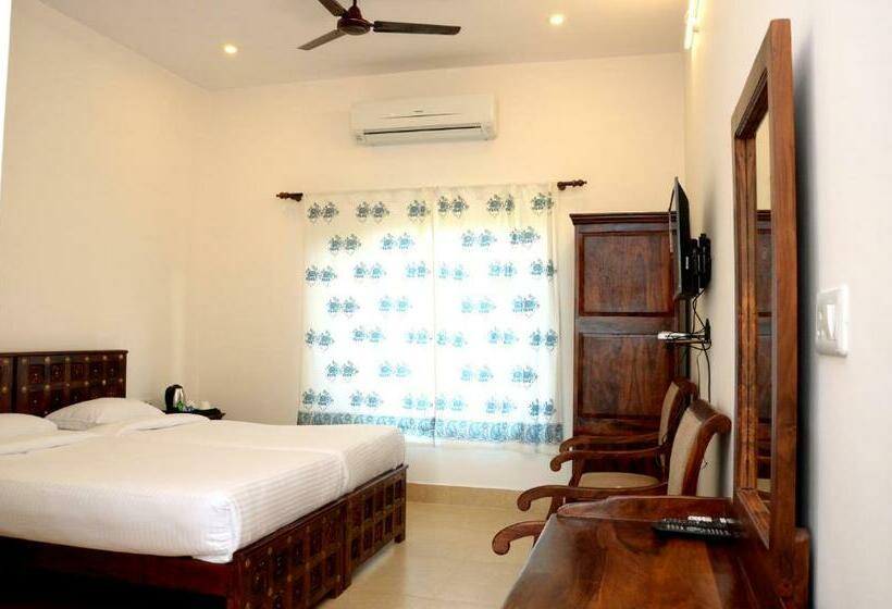 اتاق لوکس, Heli Pushkar