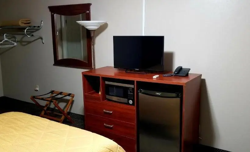 キングサイズベッドのスタンダードルーム, Continental Inn & Suites
