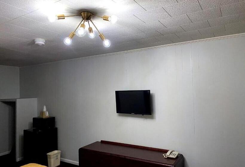 キングサイズベッドのスタンダードルーム, Continental Inn & Suites