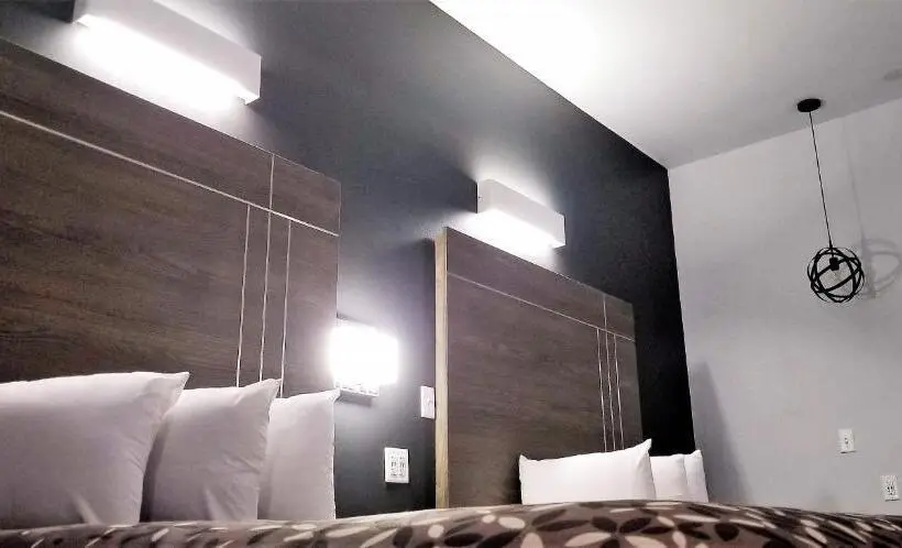スーペリアールーム, Continental Inn & Suites