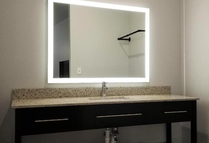 スーペリアールーム, Continental Inn & Suites