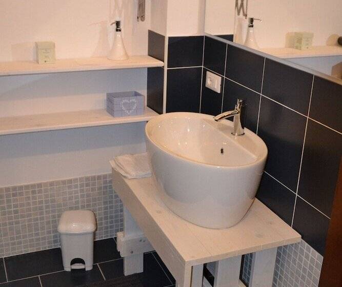 غرفة قياسية مزوَّدة بشُرفة, B&b Cherry Season