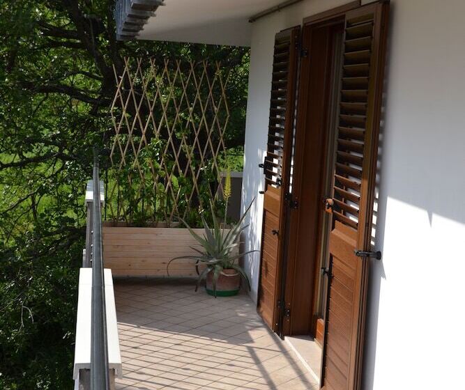 غرفة قياسية مزوَّدة بشُرفة, B&b Cherry Season