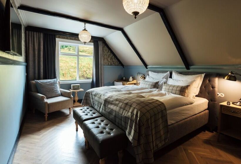 اتاق استاندارد, Skalakot Manor