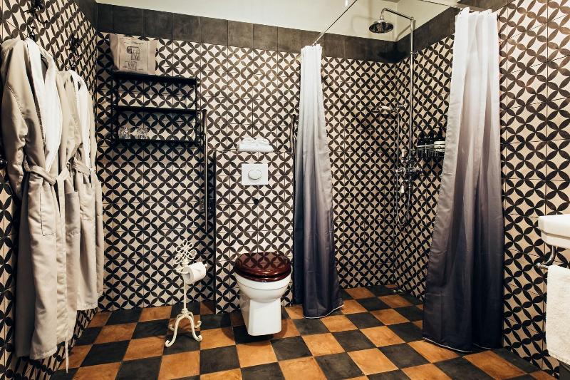 اتاق استاندارد, Skalakot Manor