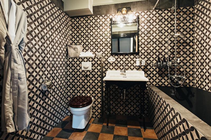 اتاق استاندارد, Skalakot Manor