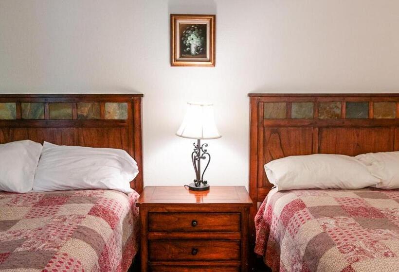 חדר סטנדרט לארבעה, Circle R Motel