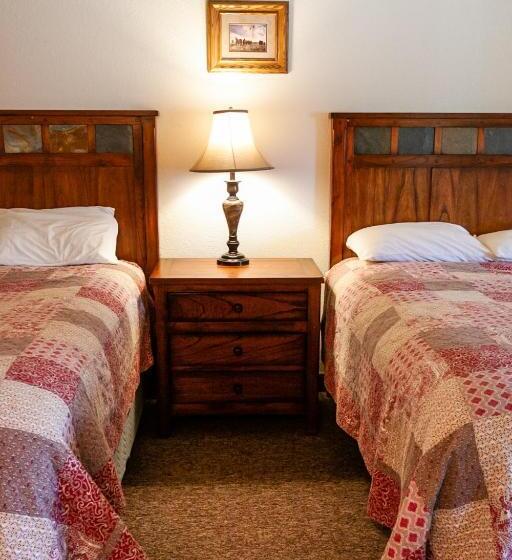 חדר דלוקס לארבעה, Circle R Motel